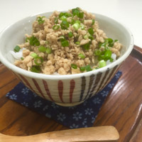 スタミナ鶏そぼろ丼