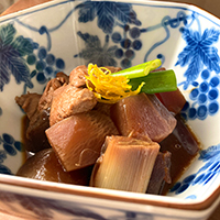 丸大根と鶏肉の赤味噌煮