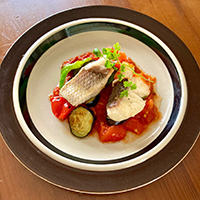 白身魚のグリル　完熟トマトソース