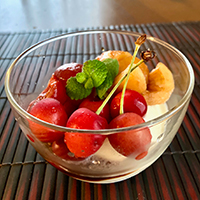 黒蜜のフルーツ豆花（豆乳寒天）